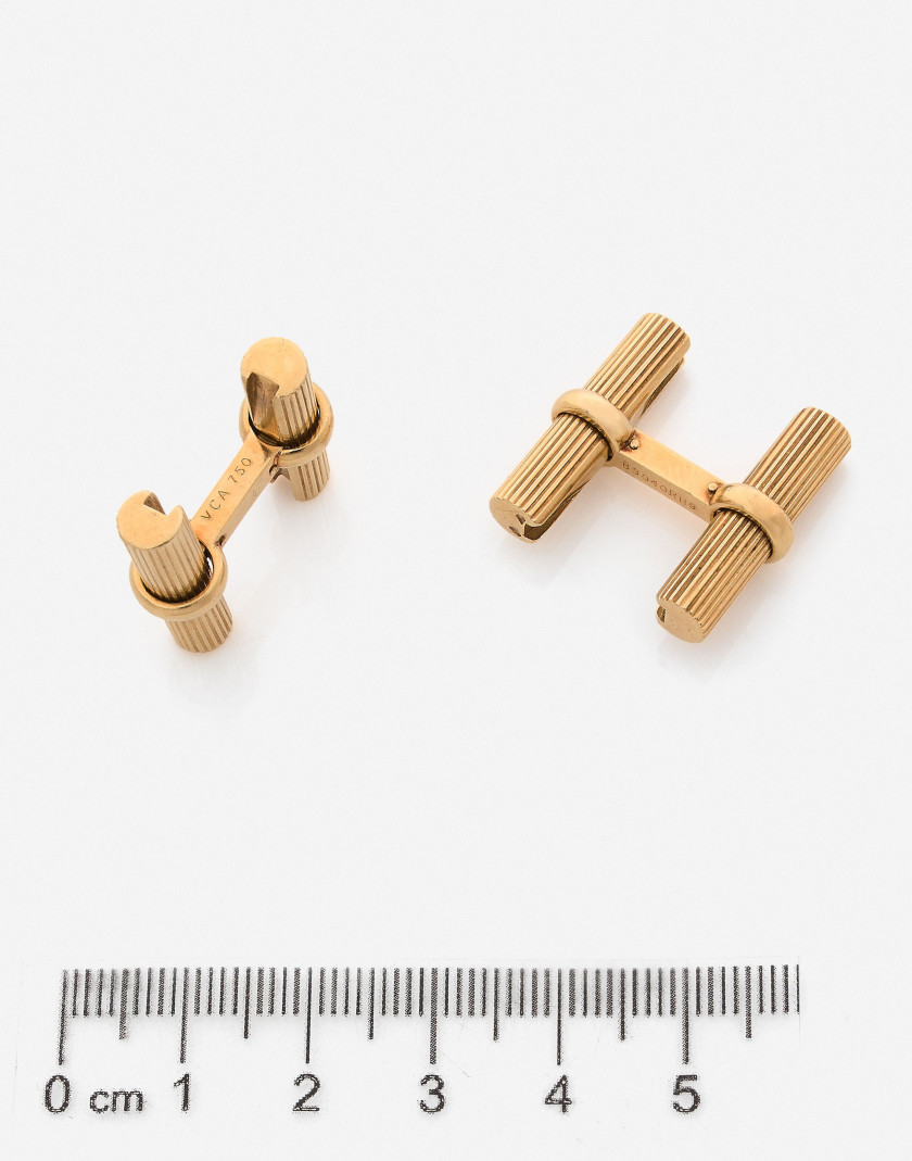 VAN CLEEF & ARPELS  Boutons de manchette en or  A pair of gold cufflinks