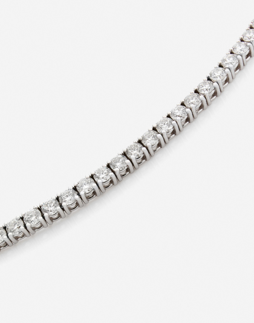 Bracelet rivière en or et diamants (env. 6.80 cts) A diamond (approx. 6.80 ct) and gold tennis bracelet