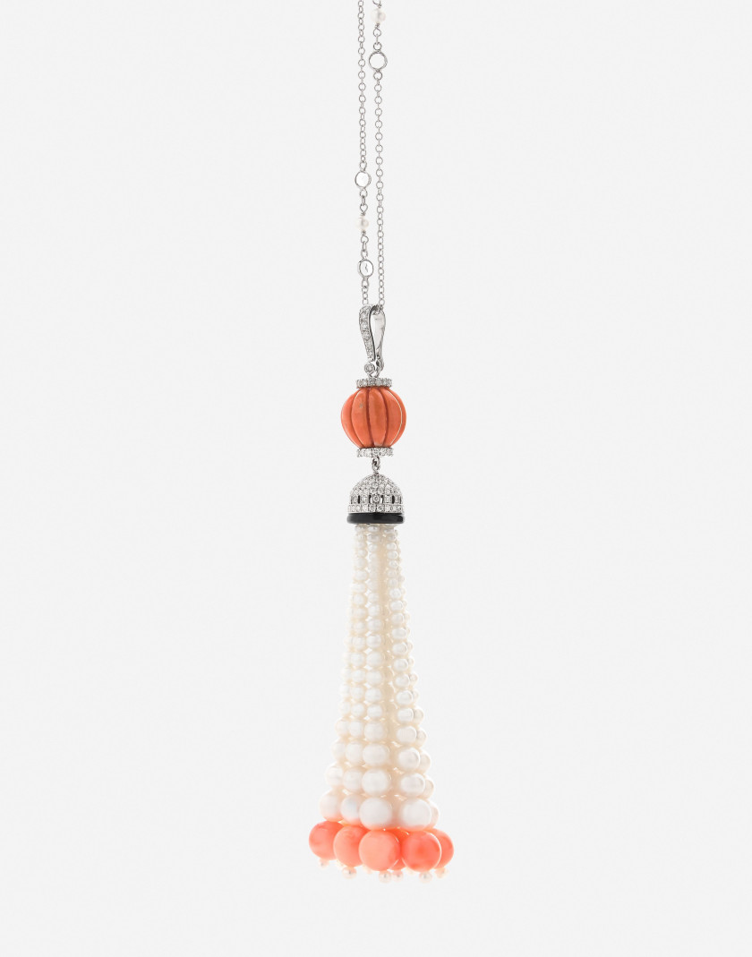 Sautoir en or, diamants, corail, perles et topazes A diamond, coral, pearl, topaz and gold long necklace