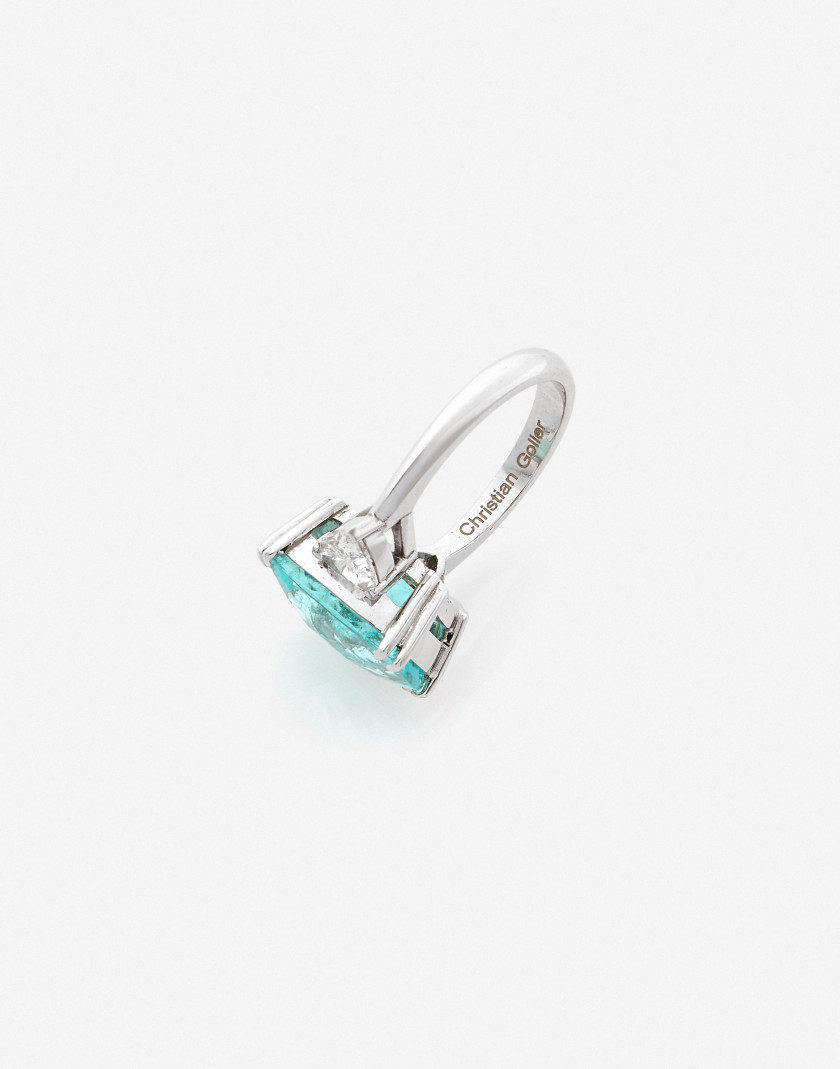 Bague en or, tourmaline 8.01 cts (AIGS: "type Paraïba) et diamants A 8.01 ct tourmaline (AIGS certificate: "Paraiba type"), diamond XX