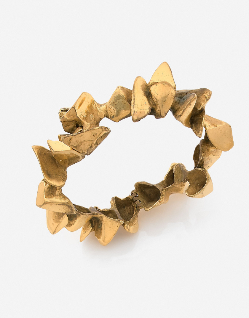 Alicia PENALBA Bracelet rigide ouvrant en bronze doré A gilded bronze bangle