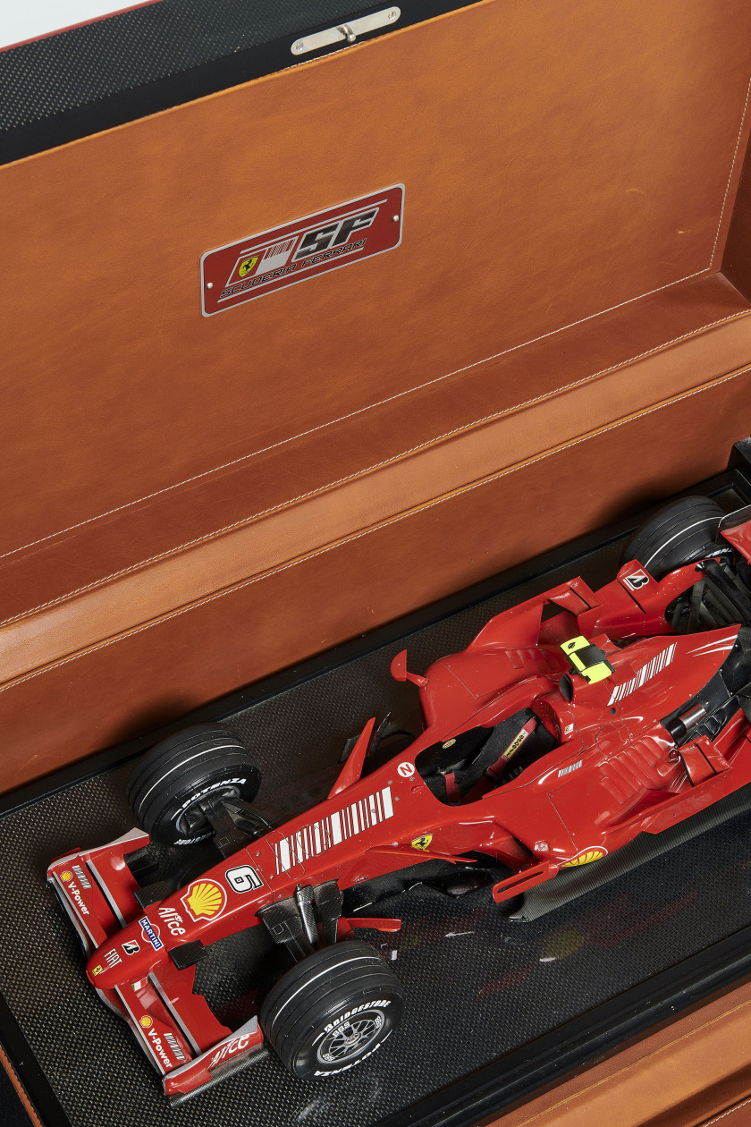 FERRARI F-2007  Maquette à l'échelle 1/8ème