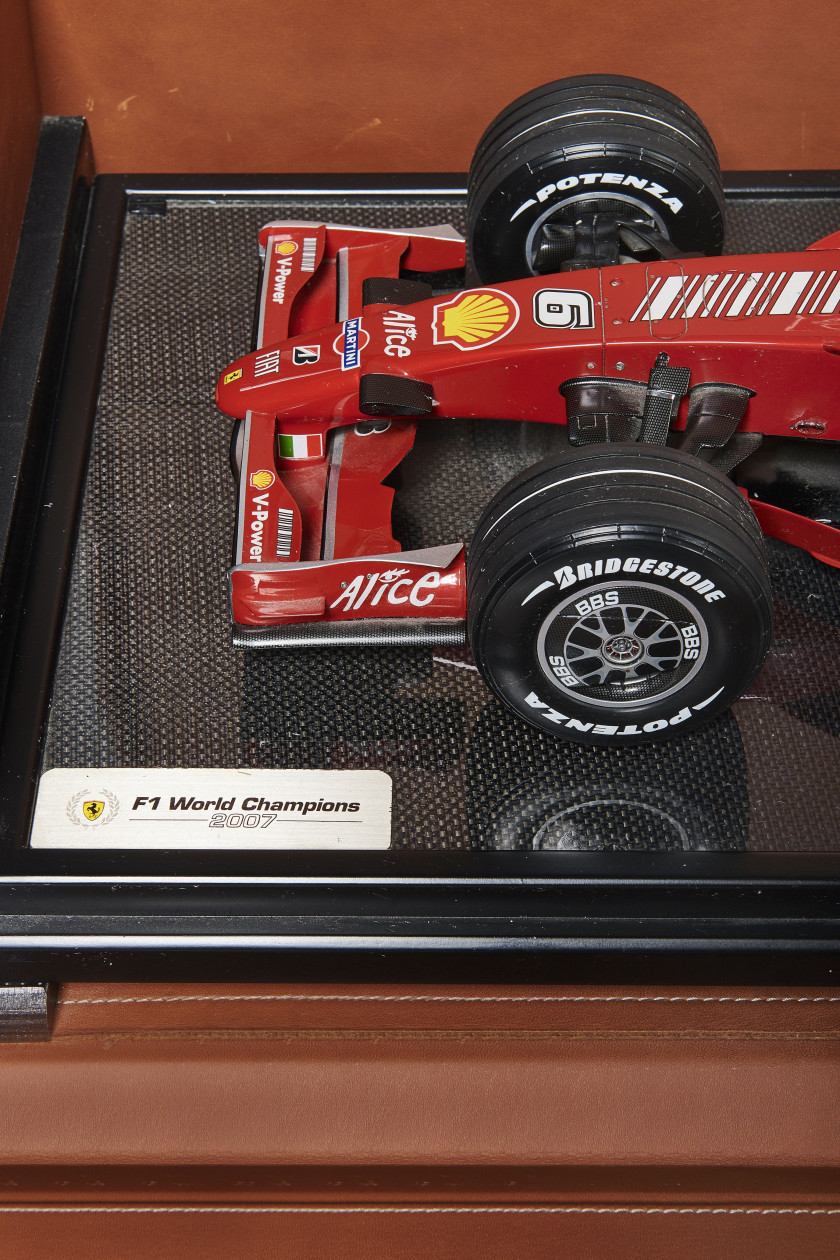 FERRARI F-2007  Maquette à l'échelle 1/8ème