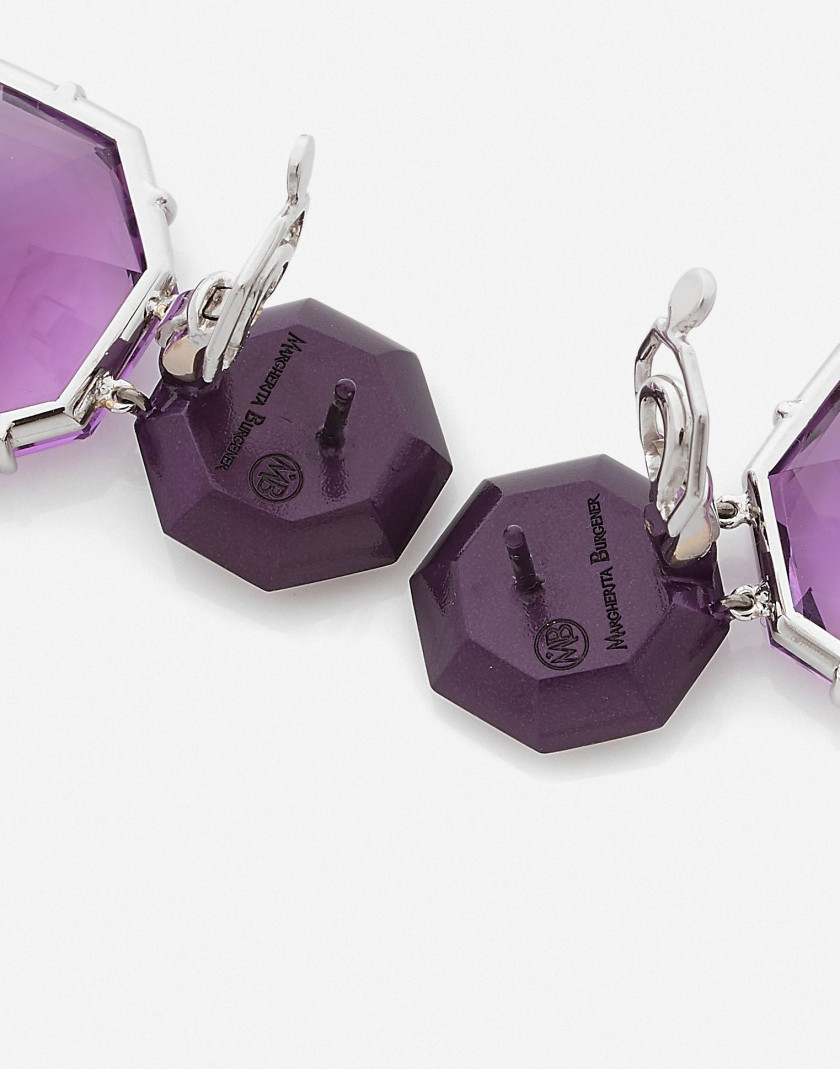 Margherita BURGENER Pendants d'oreilles or, titane, améthystes et diamants A pair of amethyst, diamond, titanium and gold ear pendant