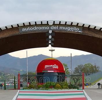 MUGELLO AUTODROMO INTERNAZIONALE  Maquette d'architecte, pavillon d'entrée du circuit