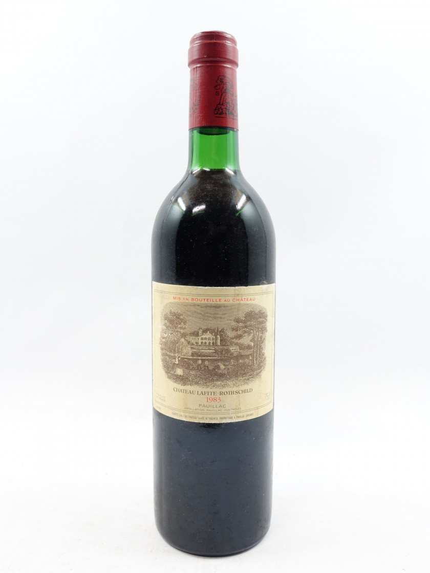 1 bouteille CHATEAU LAFITE ROTHSCHILD 1983 1er GC Pauillac (base goulot