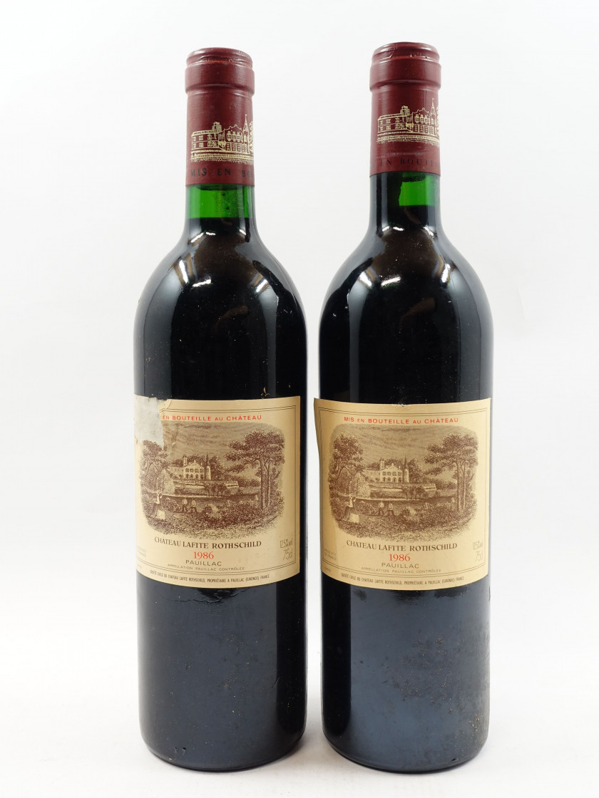 2 bouteilles CHATEAU LAFITE ROTHSCHILD 1986 1er GC Pauillac (étiquettes abimées, déchirées, 1 léger décollée