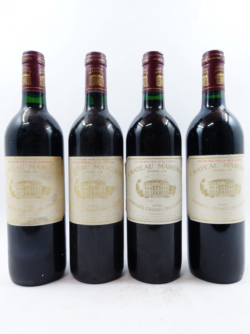 4 bouteilles CHATEAU MARGAUX 1986 1er GC Margaux (étiquettes abimées, léger décollées