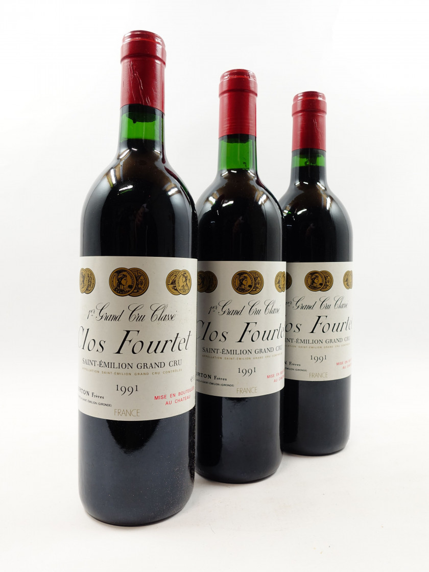 12 bouteilles CLOS FOURTET 1991 1er GCC (B) Saint Emilion (2 base goulot) Caisse bois d'origine