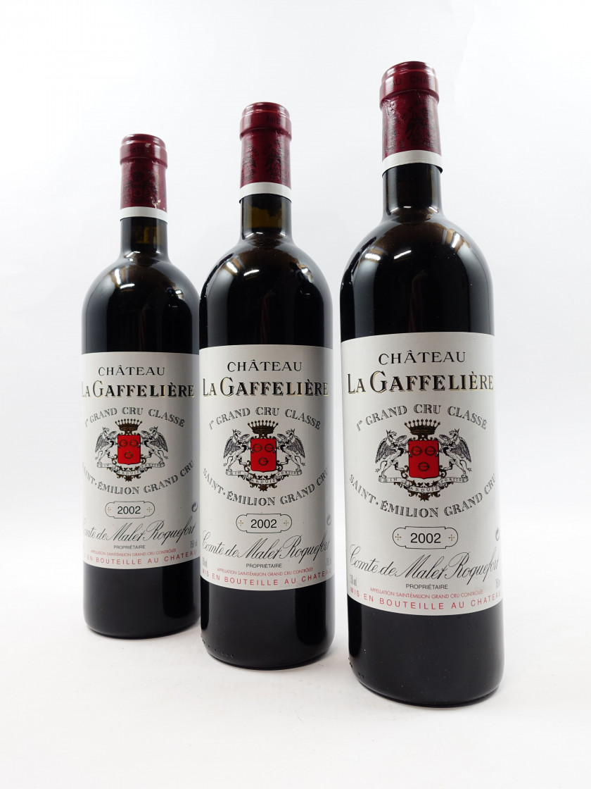 6 bouteilles CHÂTEAU LA GAFFELIERE 2002 1er GCC (B) Saint Emilion (capsules léger fripées)