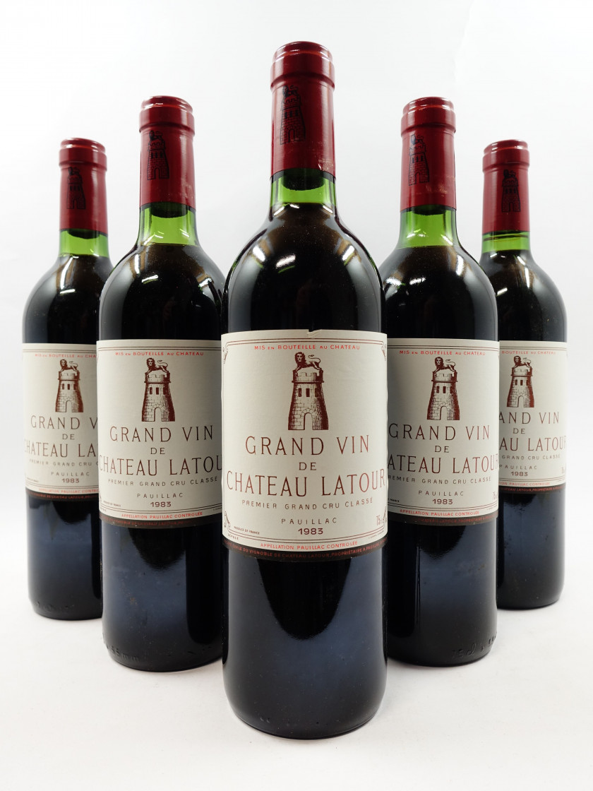 5 bouteilles CHÂTEAU LATOUR 1983 1er GC Pauillac (3 base goulot, 2 légèrement bas