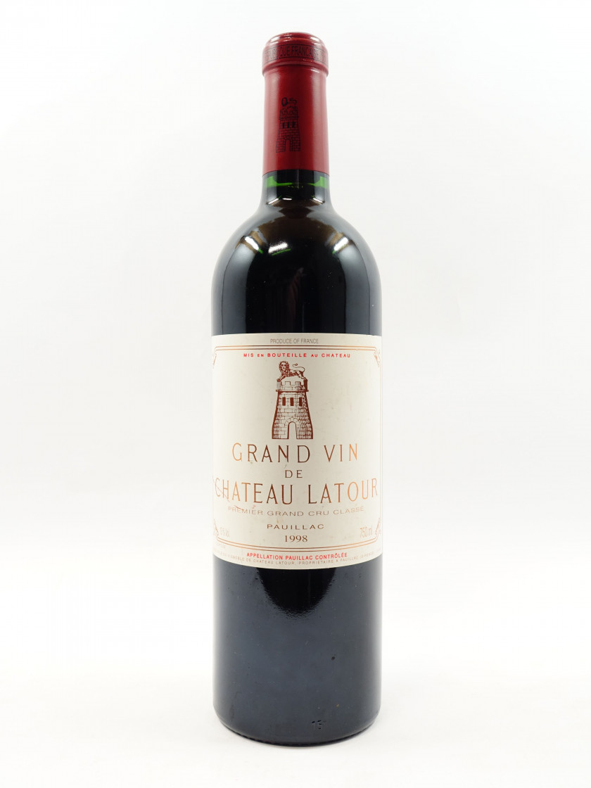 1 bouteille CHÂTEAU LATOUR 1998 1er GC Pauillac (étiquette léger tachée)