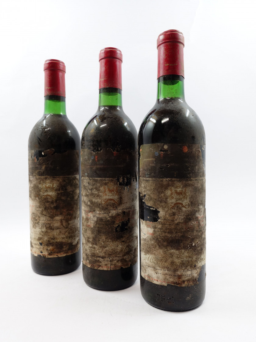 3 bouteilles CHÂTEAU MOUTON ROTHSCHILD 1971 1er GC Pauillac (base goulot