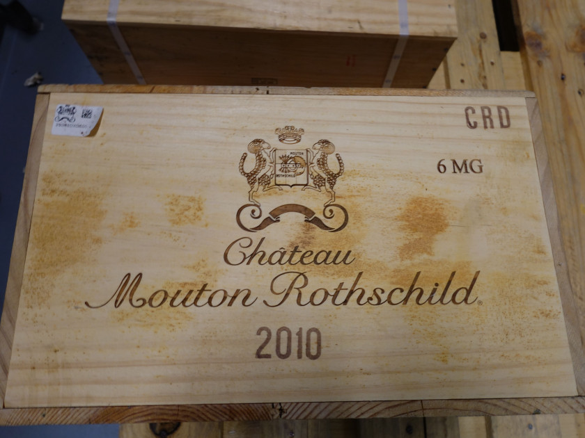 6 magnums CHÂTEAU MOUTON ROTHSCHILD 2010 1er GC Pauillac Caisse bois d'origine
