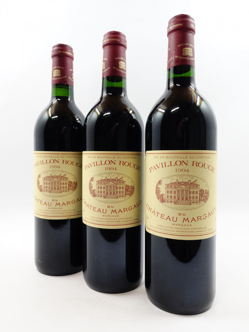 3 bouteilles PAVILLON ROUGE DU CH MARGAUX 1994 Margaux (étiquettes fanées)