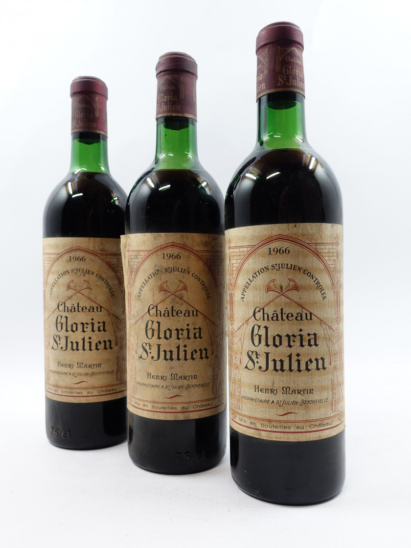 3 bouteilles CHÂTEAU GLORIA 1966 Saint Julien (1 légèrement bas, 1 haute épaule, 1 mi épaule