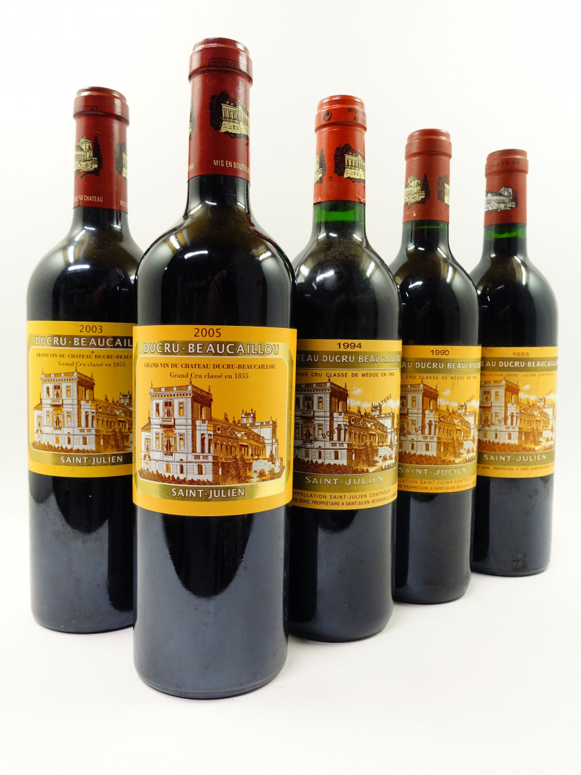 6 bouteilles 1 bt : CHÂTEAU DUCRU BEAUCAILLOU 1985 2è GC Saint Julien (étiquette léger déchirée)