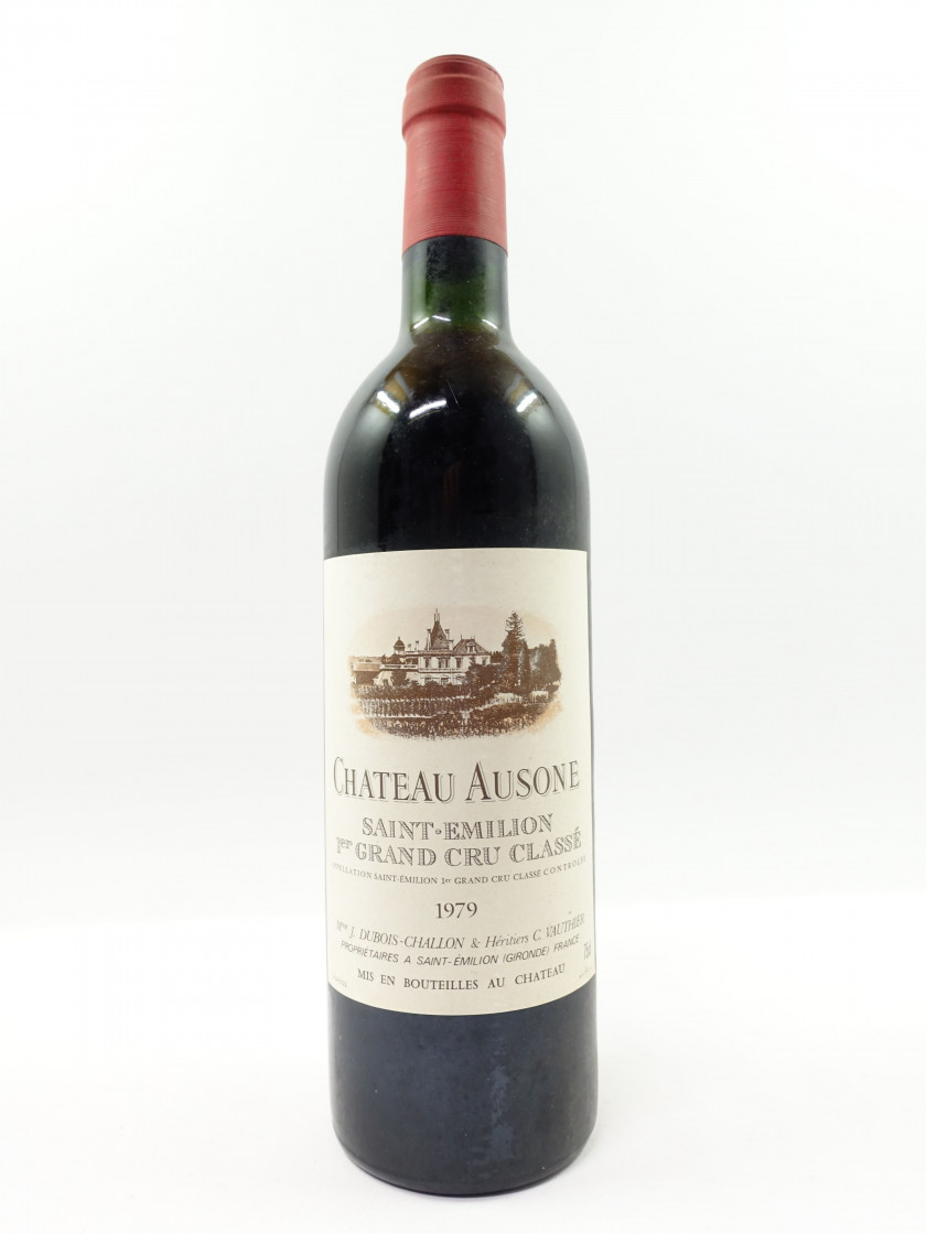 1 bouteille CHÂTEAU AUSONE 1979 1er GCC (A) Saint Emilion (légèrement bas