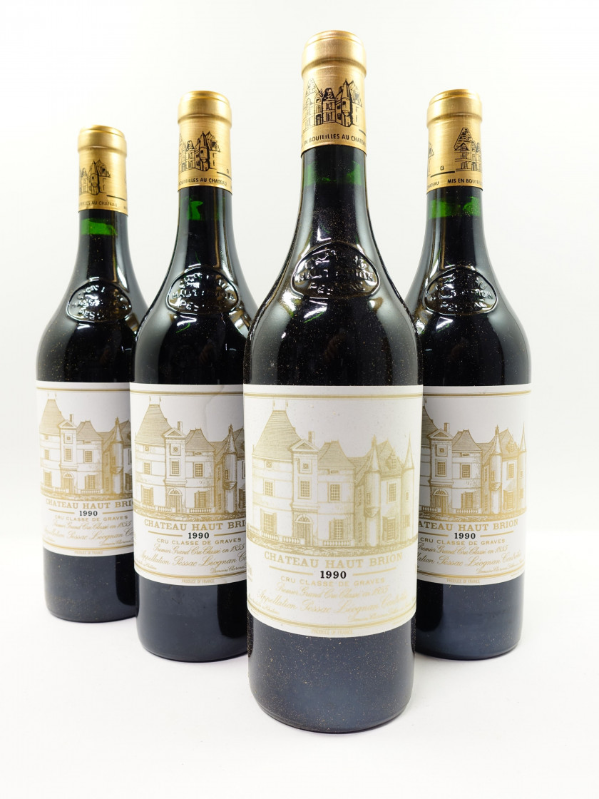 12 bouteilles CHÂTEAU HAUT BRION 1990 1er GC Pessac Léognan (2 étiquettes léger tachées