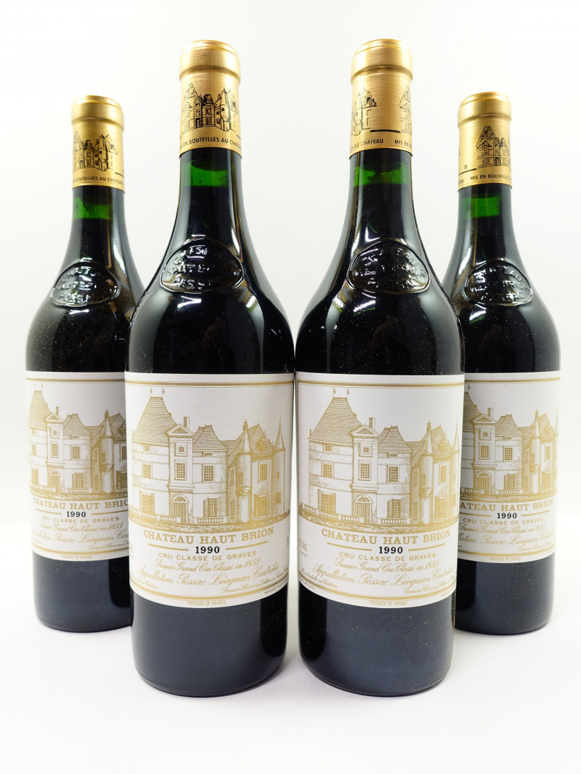 12 bouteilles CHÂTEAU HAUT BRION 1990 1er GC Pessac Léognan (2 étiquettes léger tachées