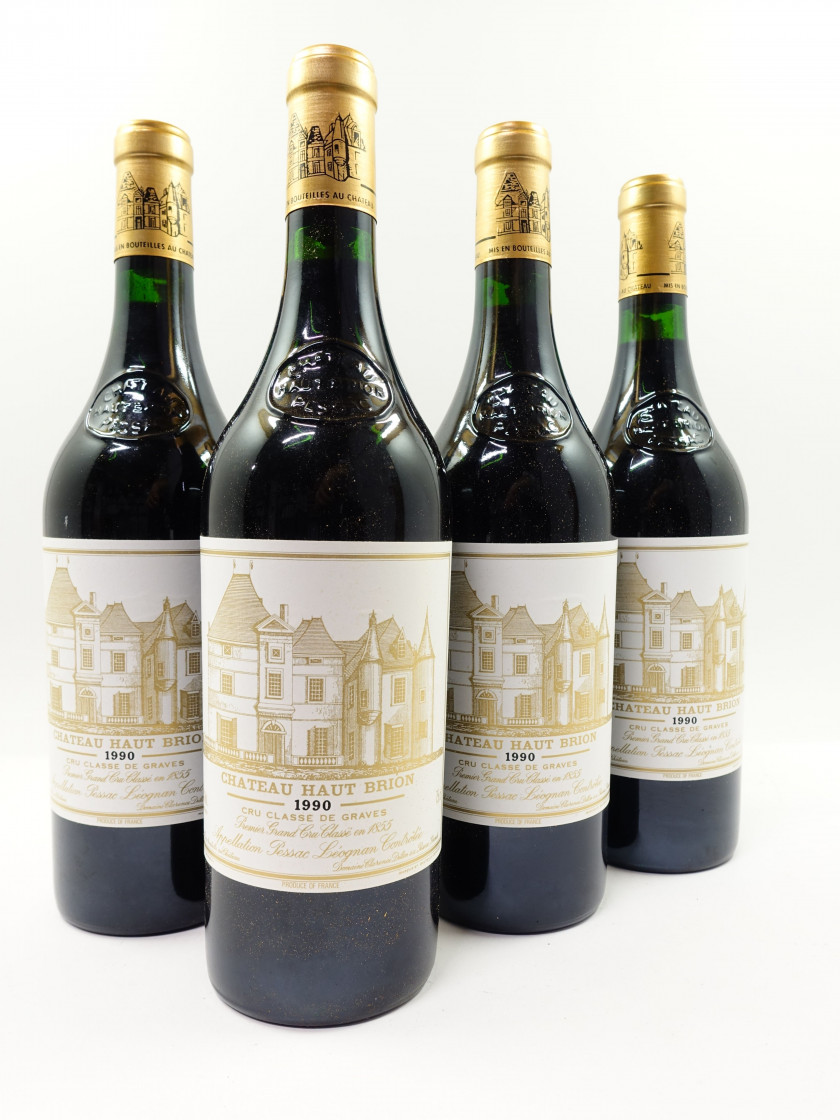 12 bouteilles CHÂTEAU HAUT BRION 1990 1er GC Pessac Léognan (2 étiquettes léger tachées