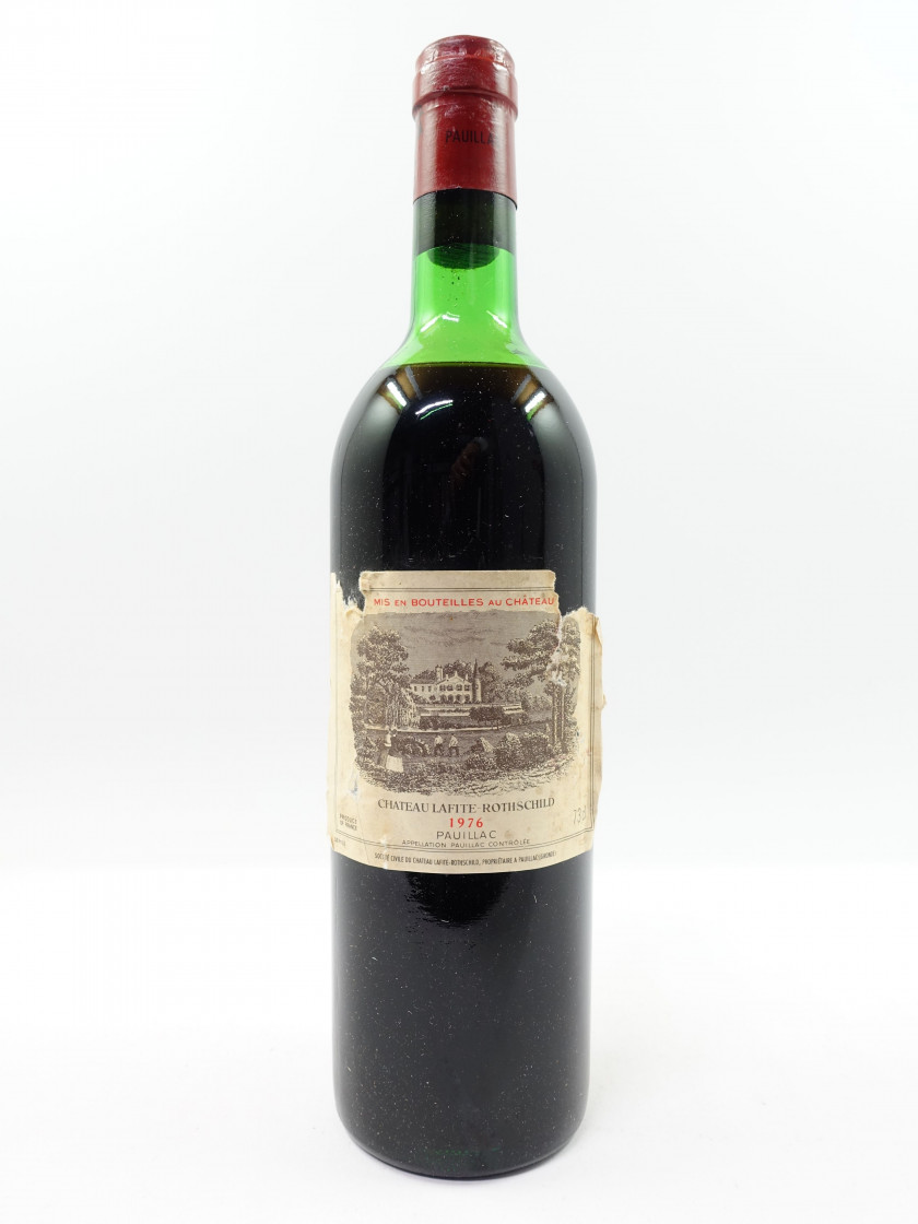 1 bouteille CHÂTEAU LAFITE ROTHSCHILD 1976 1er GC Pauillac (mi-épaule