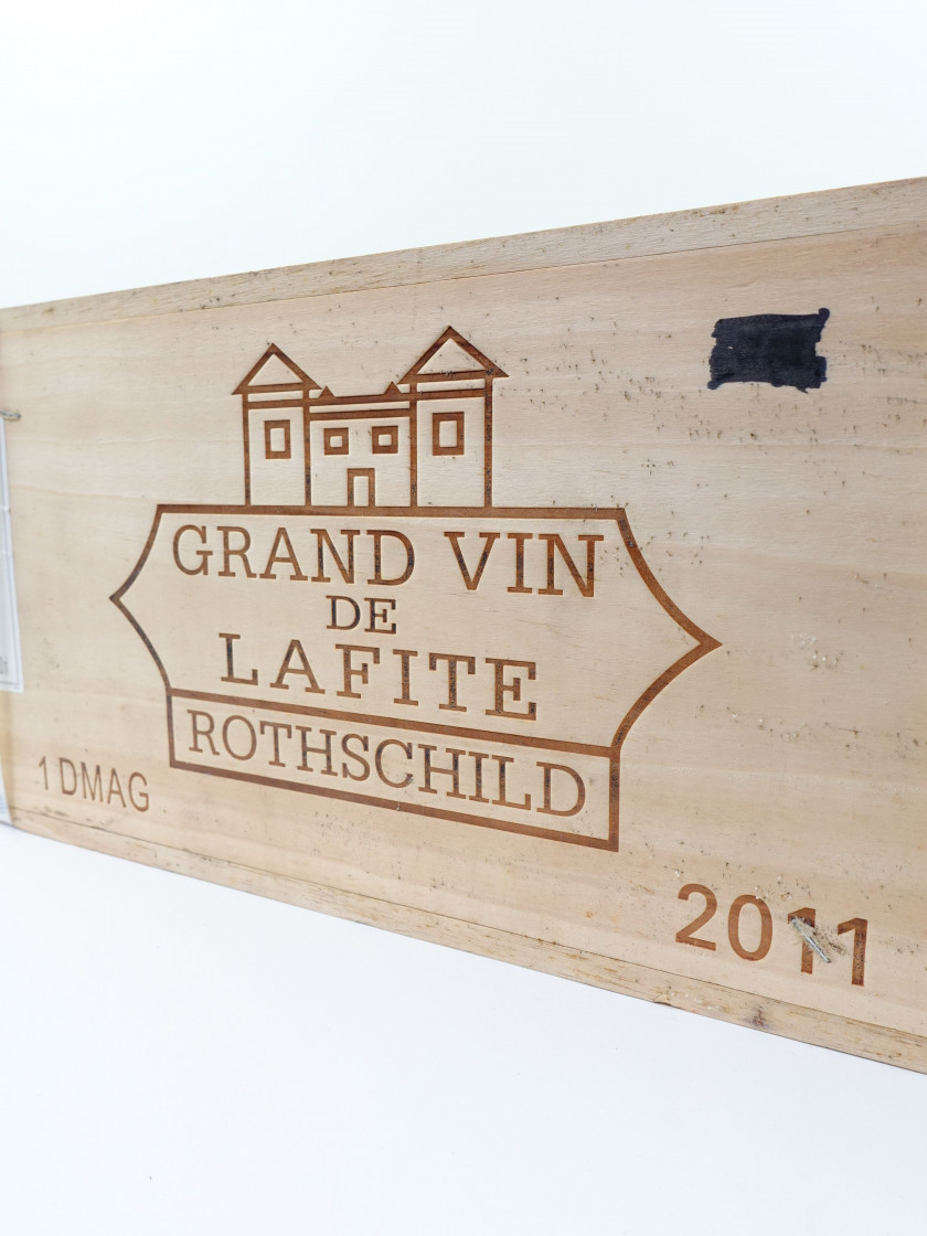1 double magnum CHÂTEAU LAFITE ROTHSCHILD 2011 1er GC Pauillac Caisse bois d'origine (léger abimée