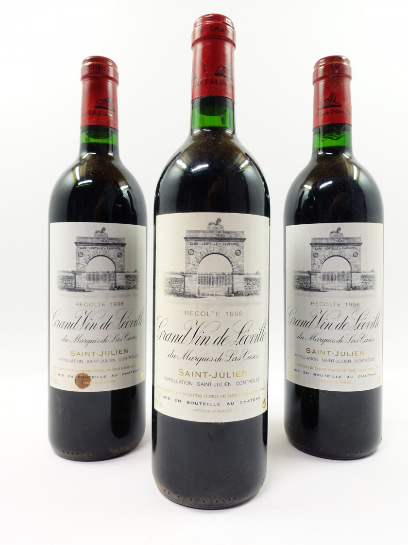 6 bouteilles CHÂTEAU LEOVILLE LAS CASES 1996 2è GC Saint Julien (étiquettes tachées) Caisse bois d'origine (cassée sur le dessus)