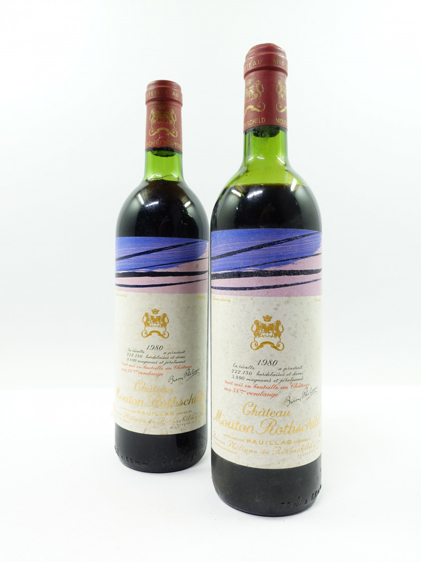 2 bouteilles CHÂTEAU MOUTON ROTHSCHILD 1980 1er GC Pauillac (1 légèrement bas, 1 basse épaule