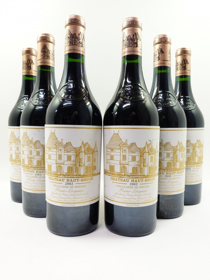 6 bouteilles CHÂTEAU HAUT BRION 2002 1er GC Pessac Léognan (étiquettes très léger abimées)