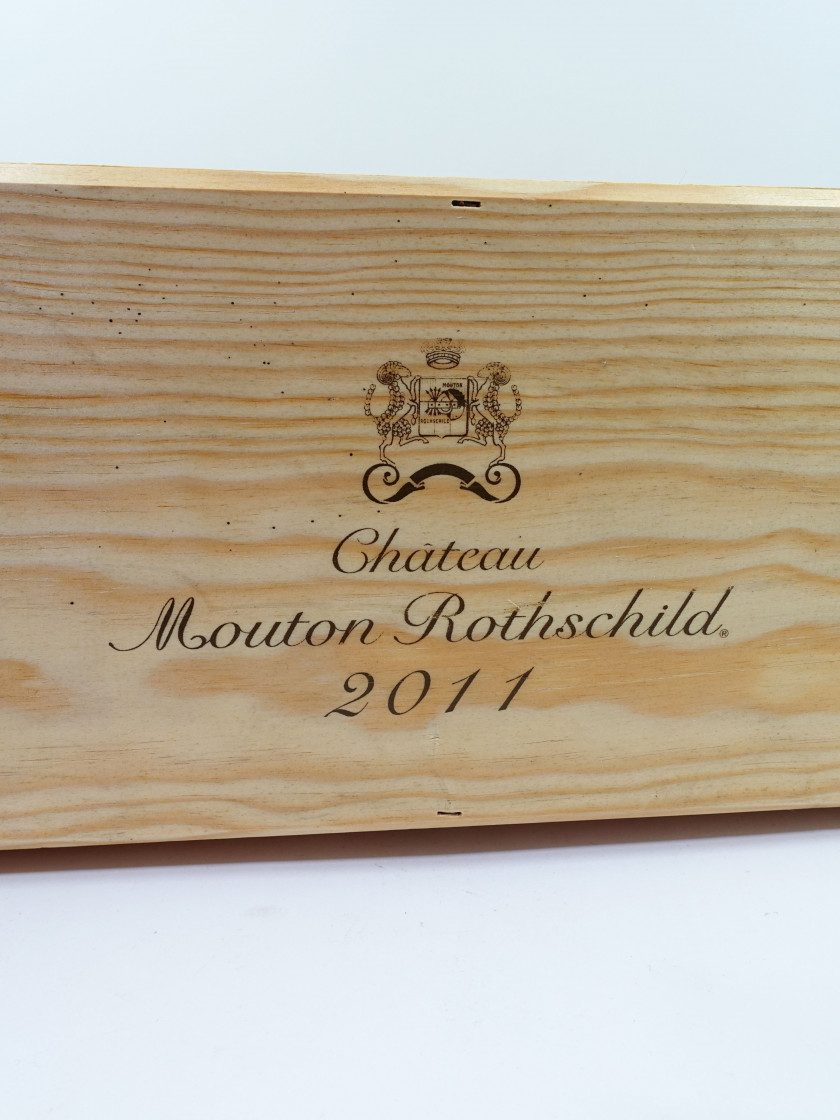 1 double magnum CHÂTEAU MOUTON ROTHSCHILD 2011 1er GC Pauillac Caisse bois d'origine