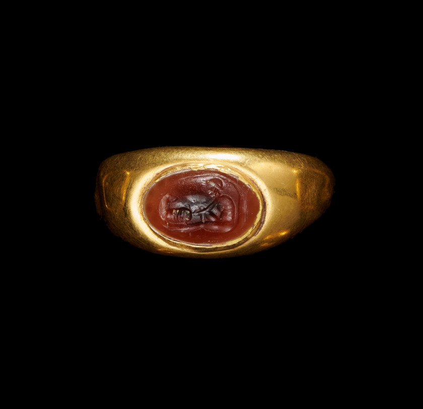 BAGUE EN OR ET INTAILLE EN AGATE RUBANÉE  Art romain, vers le 1er-3e siècle