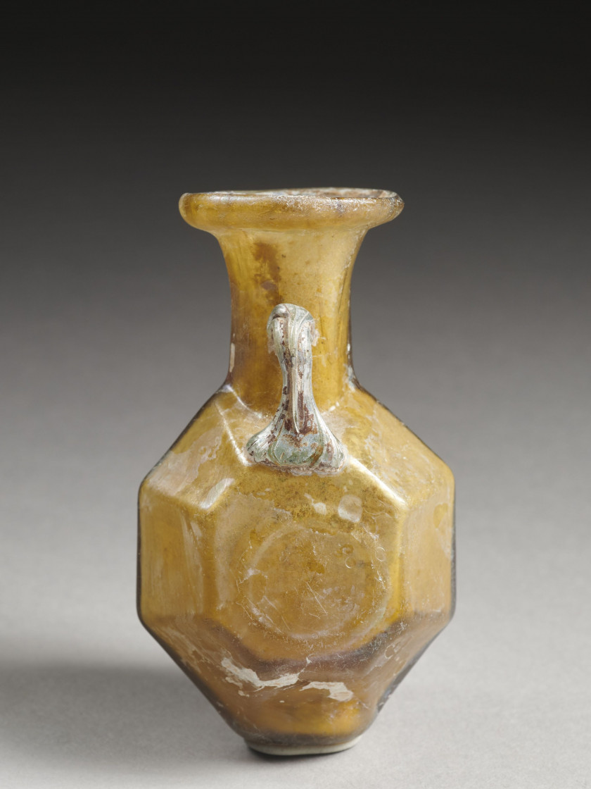 AMPHORISQUE EN VERRE  Art romain, 1er siècle