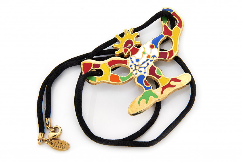 Niki de SAINT PHALLE (Française, 1930 - 2002) Broche/ Pendentif "L'oiseau de feu" - circa 2000 Métal doré et émail