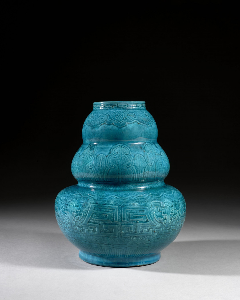 VASE TRIPLE GOURDE EN GRÈS ÉMAILLÉ TURQUOISE, Chine, fin du XIXe - début du XXe siècle