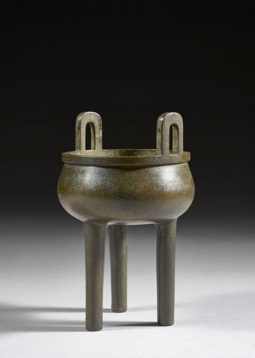 BRÛLE-PARFUM TRIPODE EN BRONZE, Chine, fin de la dynastie Qing (1644-1908)