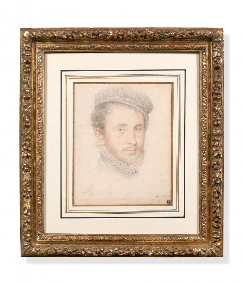 Ecole française du XVIe siècle Atelier de François Clouet Portrait d'homme au chapeau et à la fraise, vers 1565 Crayon noir, estompe..