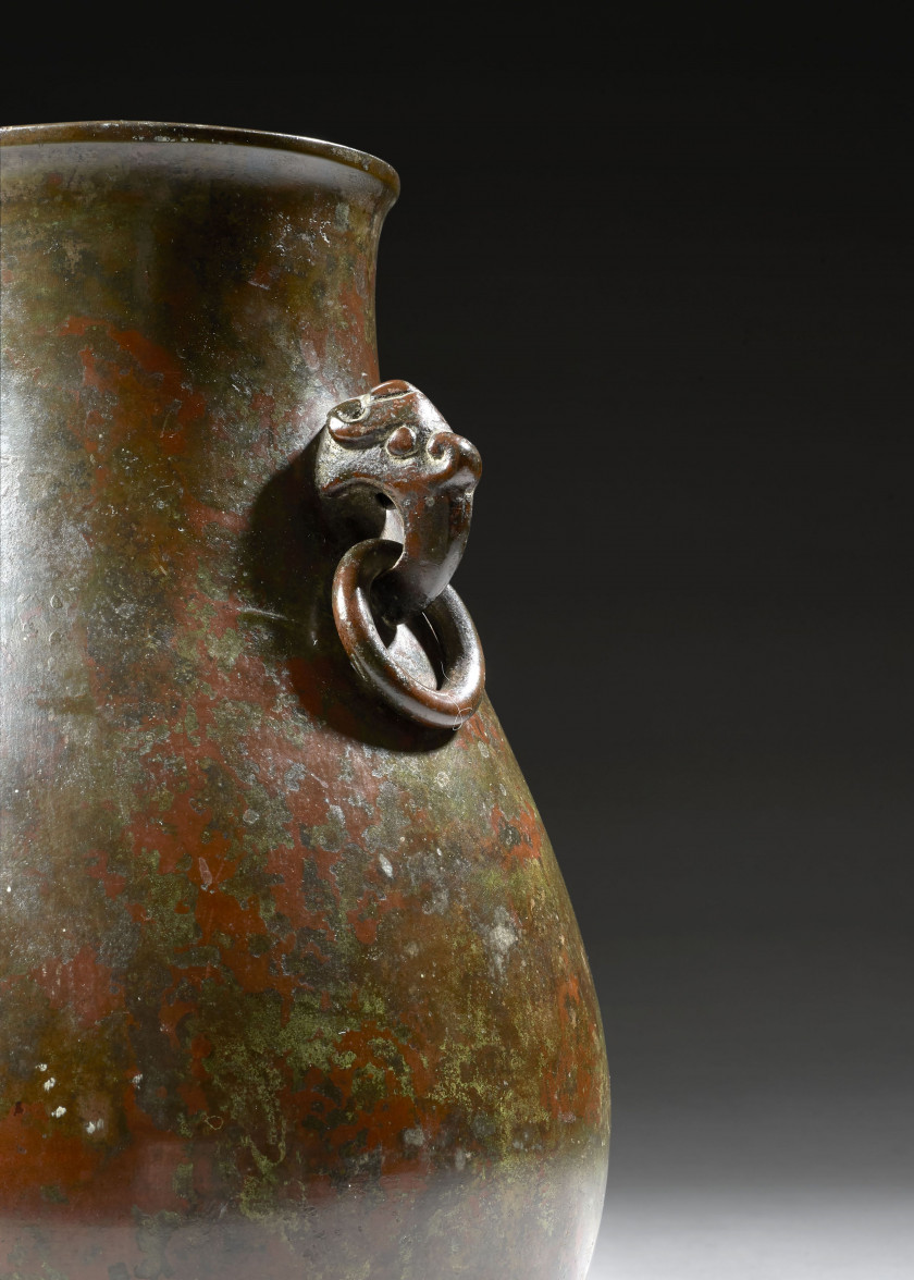 VASE HU EN BRONZE, Chine, dynastie Ming (1368-1644)