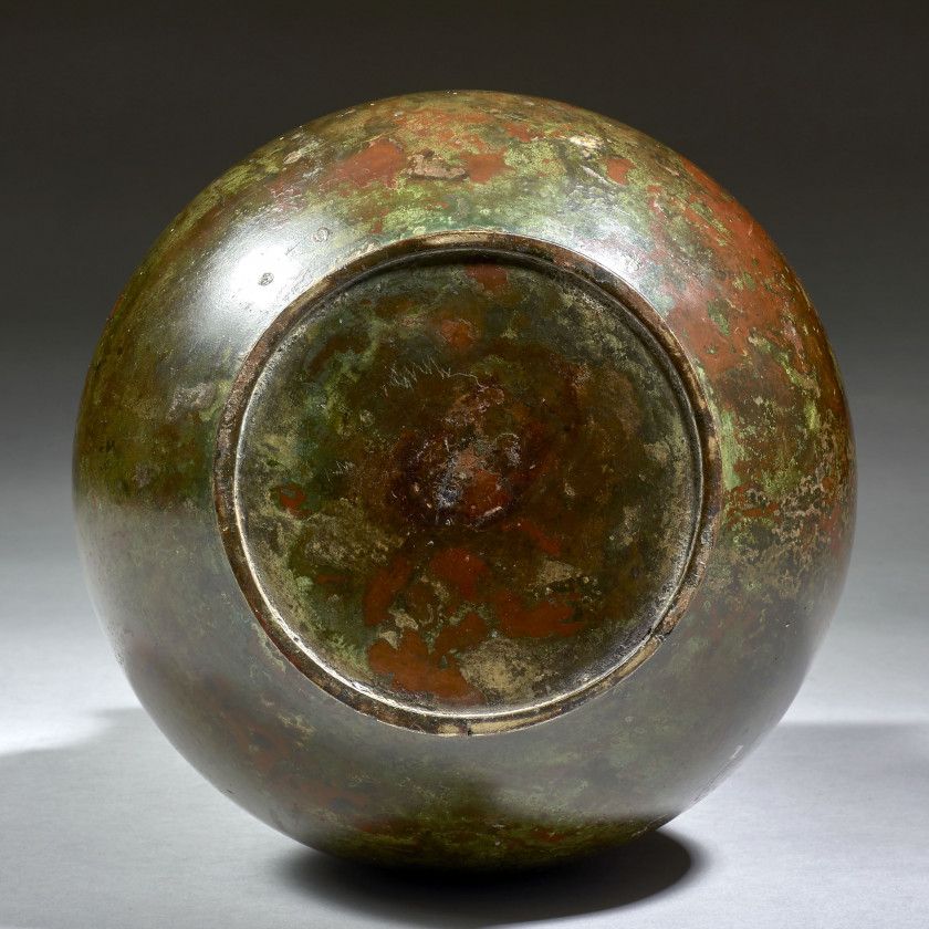 VASE HU EN BRONZE, Chine, dynastie Ming (1368-1644)