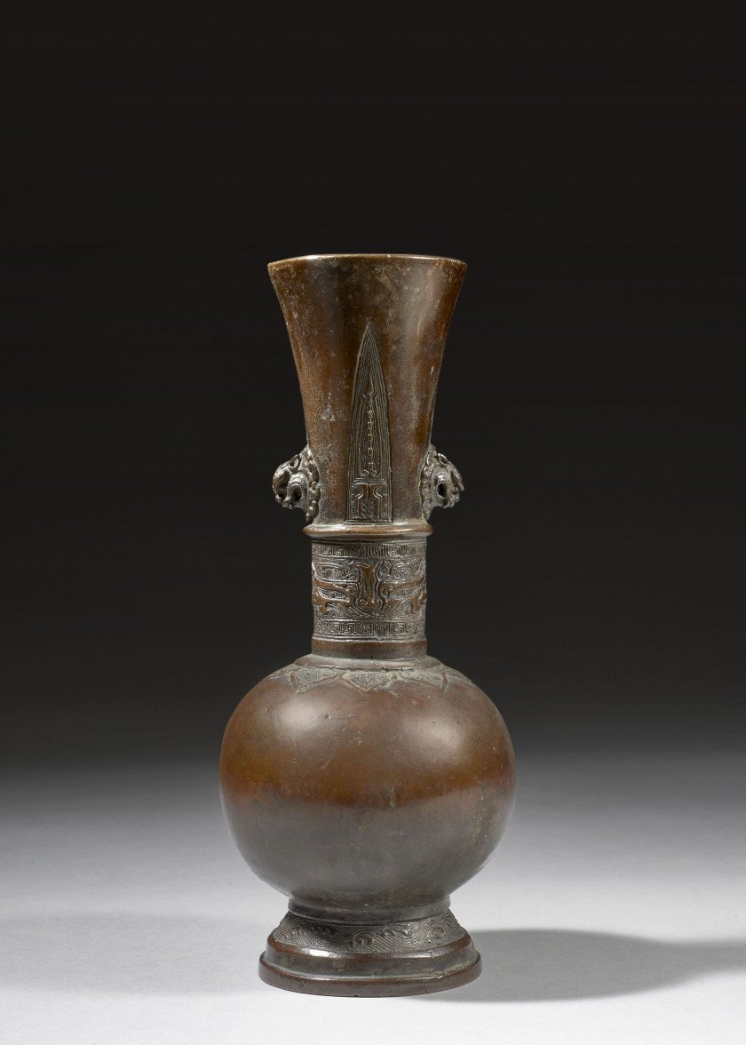 VASE EN BRONZE, Chine, dynastie Ming, XVIIe siècle