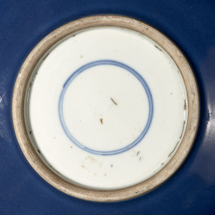RINCE-PINCEAU EN PORCELAINE BLEU POUDRÉ, Chine, dynastie Qing, XIXe siècle