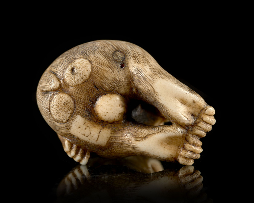 NETSUKE EN IVOIRE SCULPTÉ, Japon, école de Kyoto, XIXe siècle