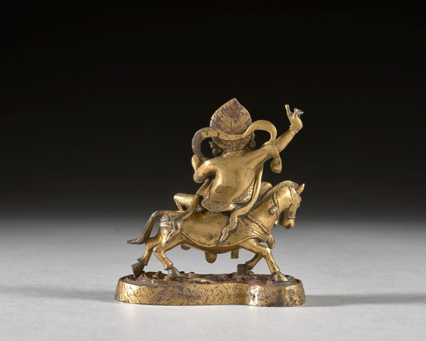 PETITE STATUETTE DE PALDEN LHAMO EN BRONZE DORÉ, Sino-Tibétain, XVIIIe siècle