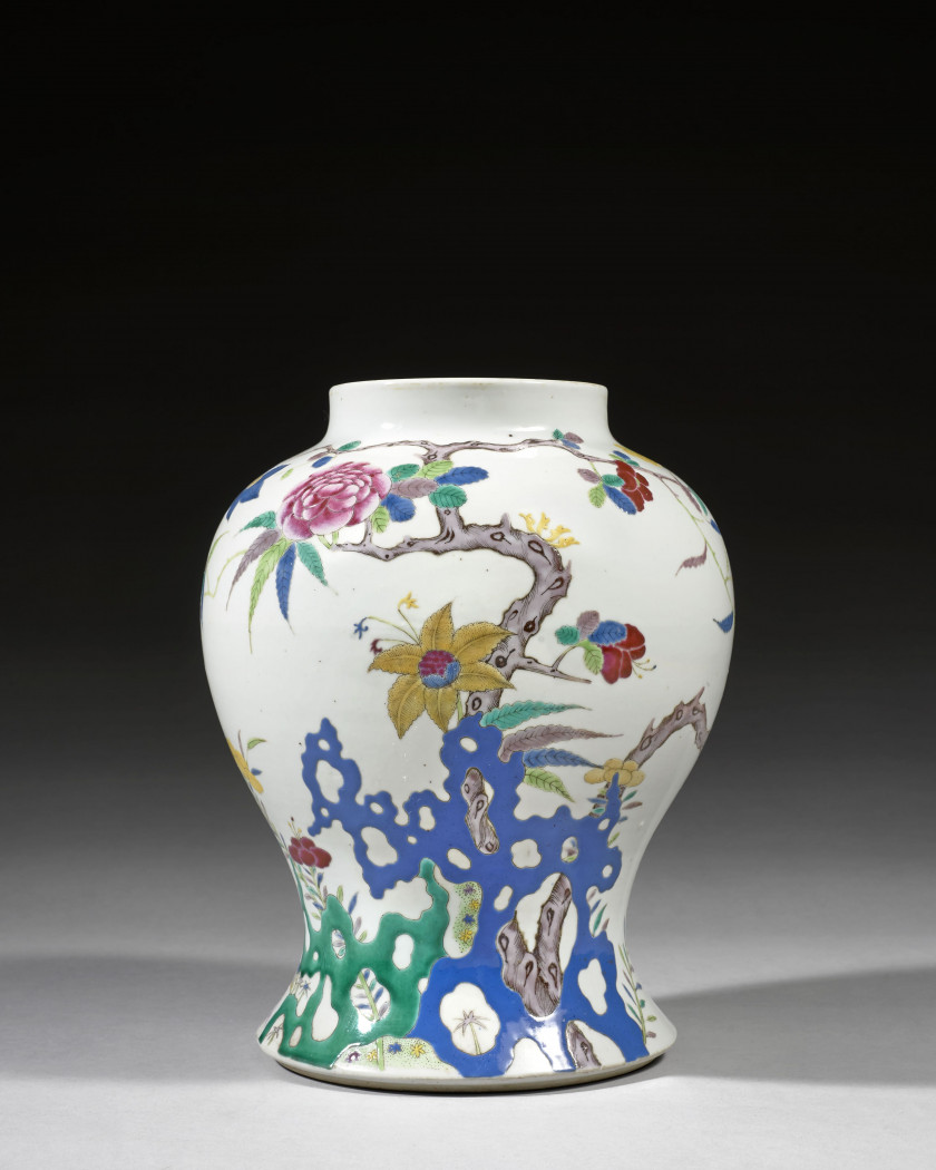 VASE EN PORCELAINE POLYCHROME, Chine, fin du XIXe- début du XXe siècle