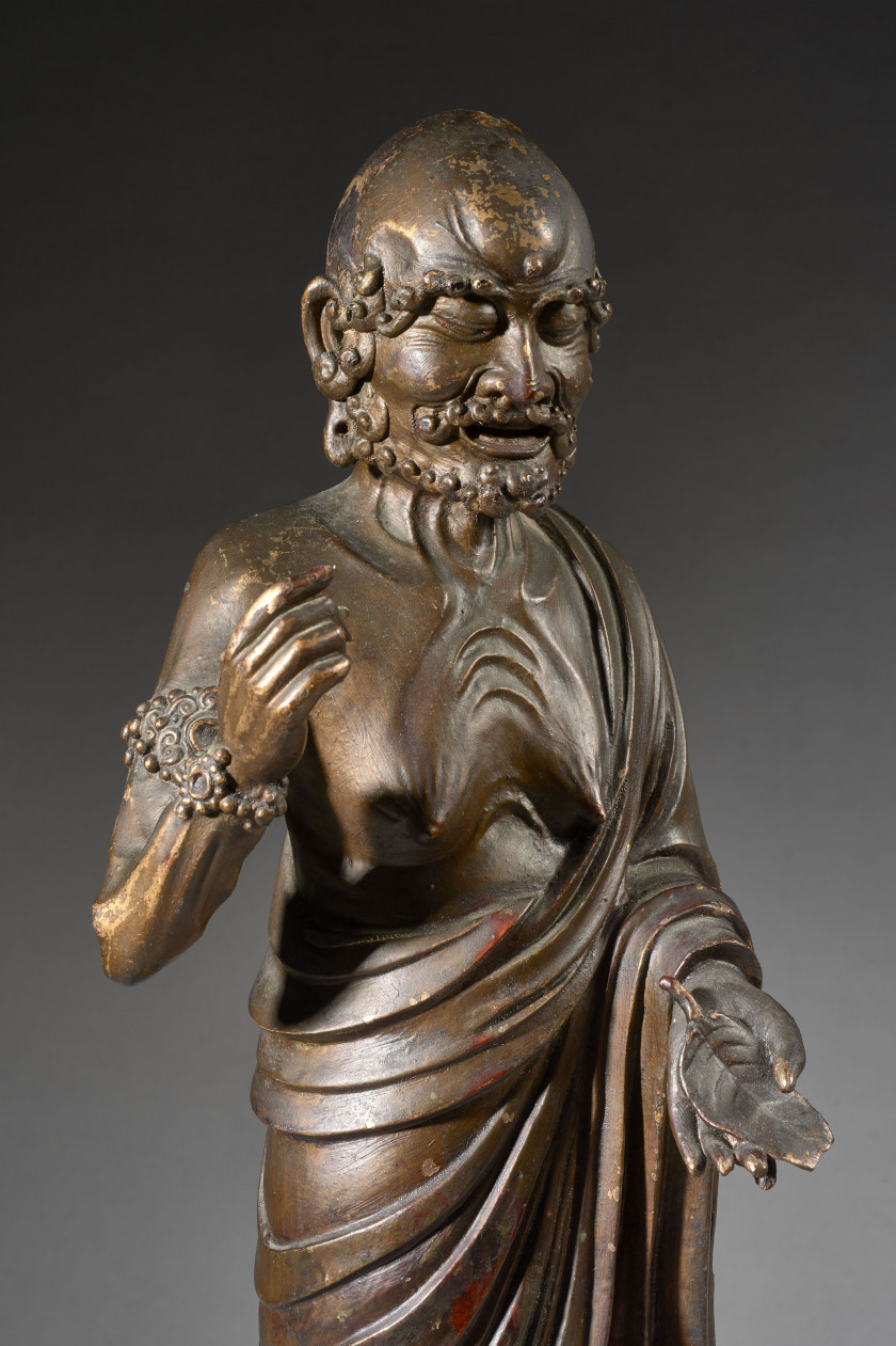 DEUX STATUES D'ANANDA ET KASYAPA EN BRONZE LAQUÉ ROUGE ET OR, Chine, dynastie Ming, XVIIe siècle