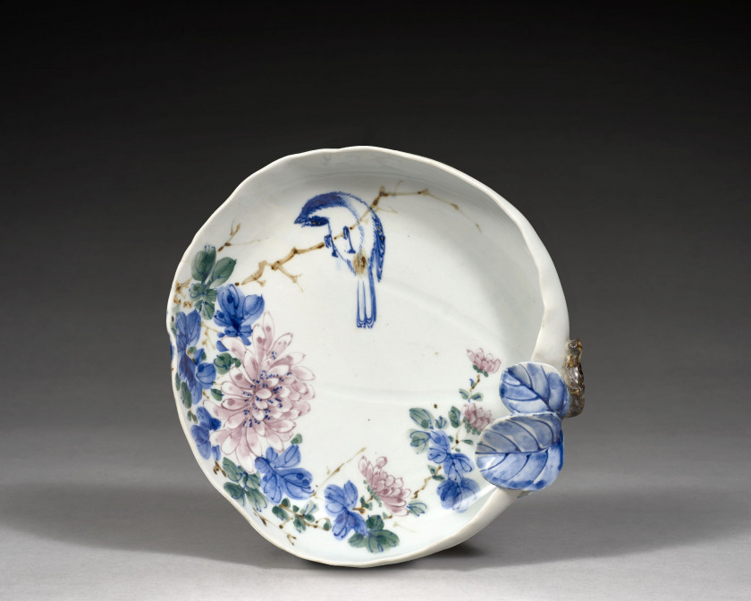 COUPE EN PORCELAINE POLYCHROME, Japon, fin de l'époque Meiji (1868-1912)