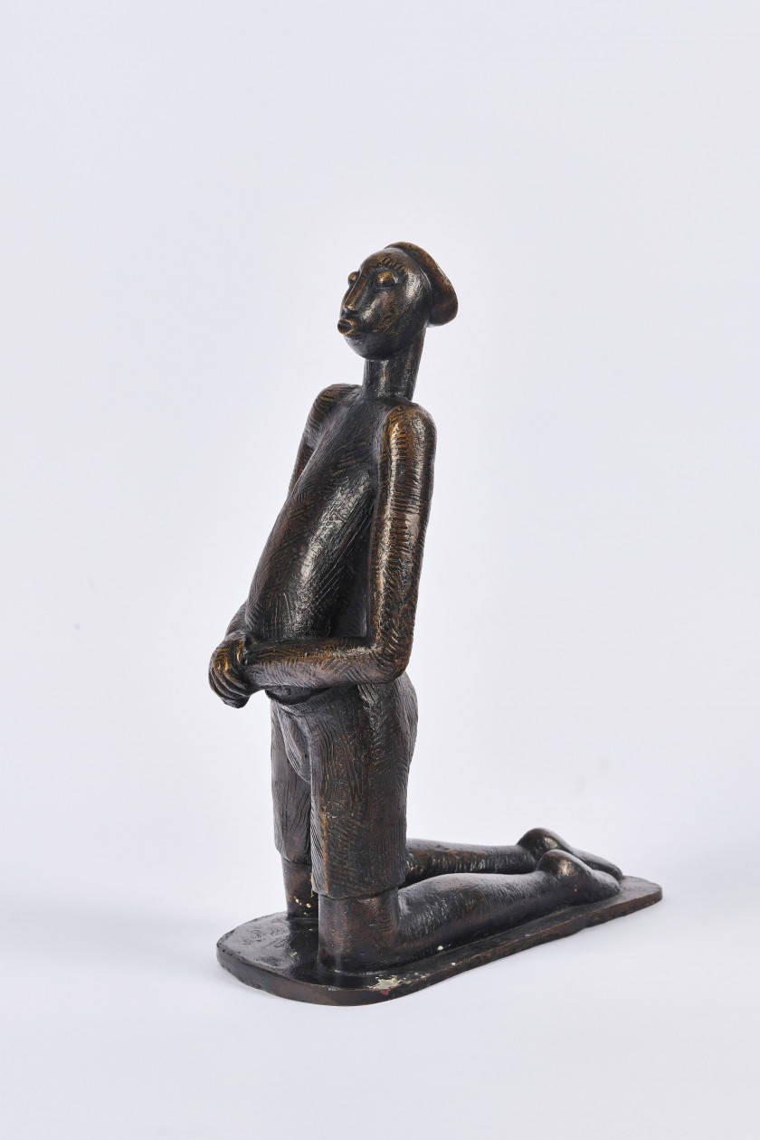 ¤ Bongani Peter SHANGE né en 1951 - Afrique du Sud Kneeling figure, 1993 Bronze