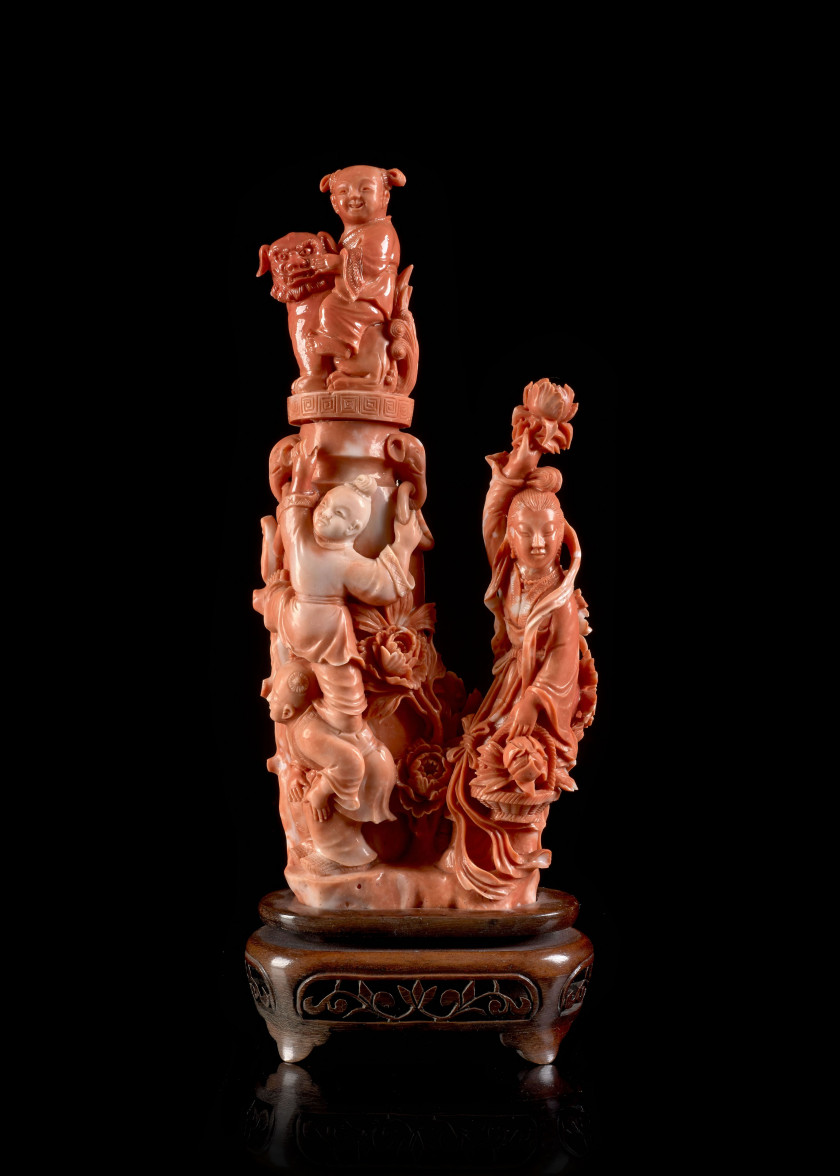 VASE EN CORAIL SCULPTÉ, Chine