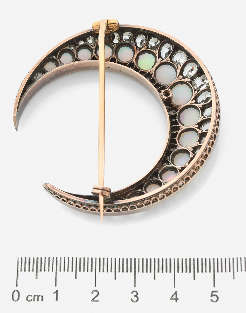 Grande broche "croissant de lune"