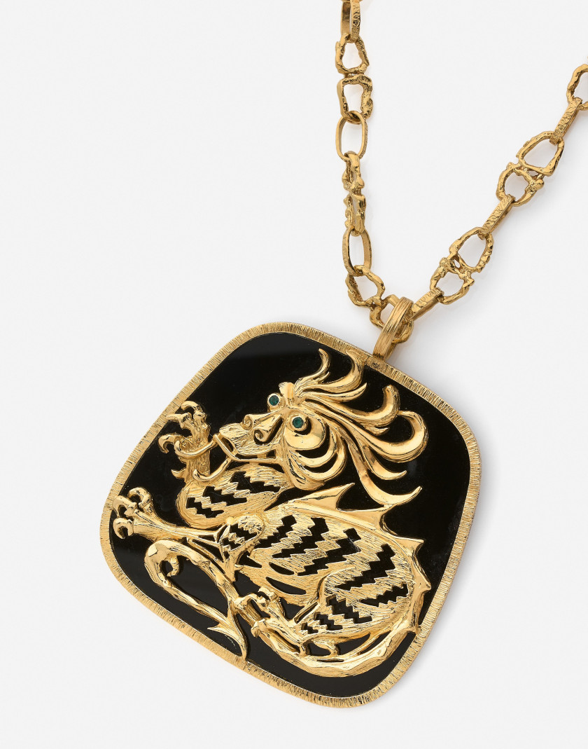 KUTCHINSKY  Sautoir pendentif "Dragon"